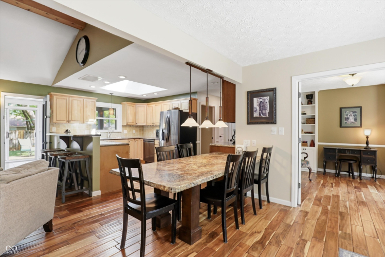 Listing Image 11