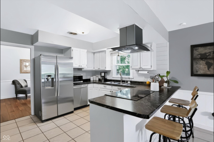 Listing Image 12