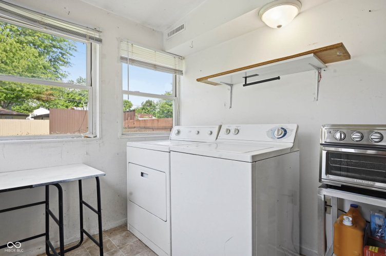 Listing Image 18
