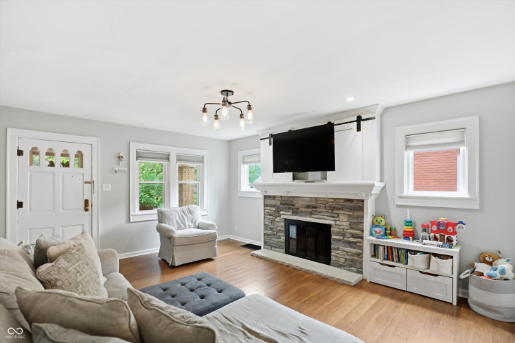 Listing Image 8