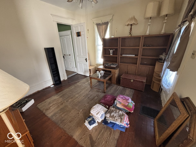 Listing Image 8