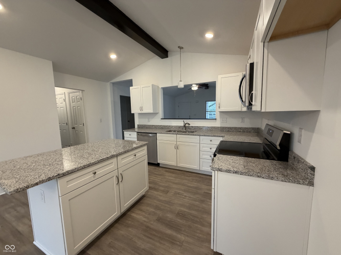 Listing Image 12