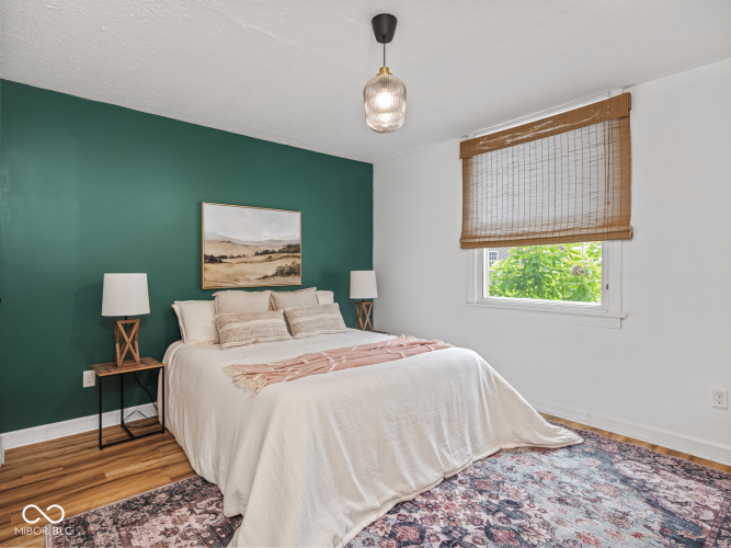 Listing Image 11