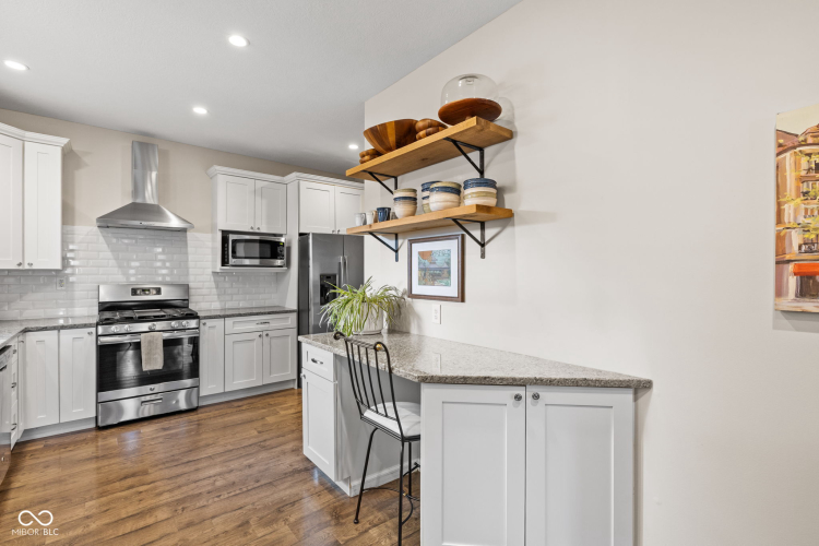 Listing Image 12