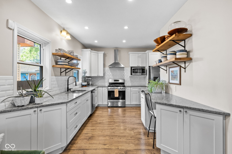 Listing Image 10