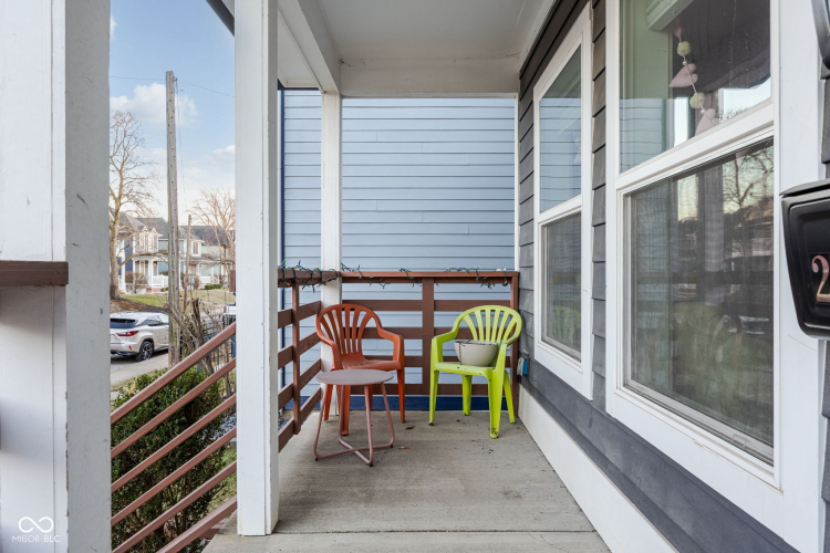 Listing Image 4