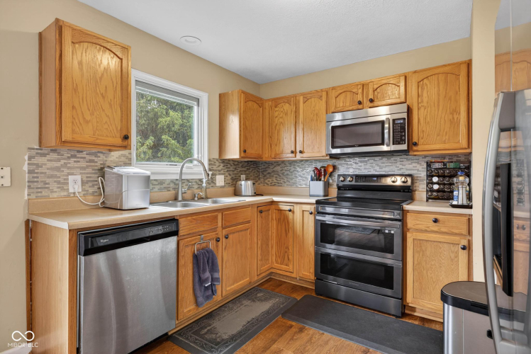 Listing Image 10