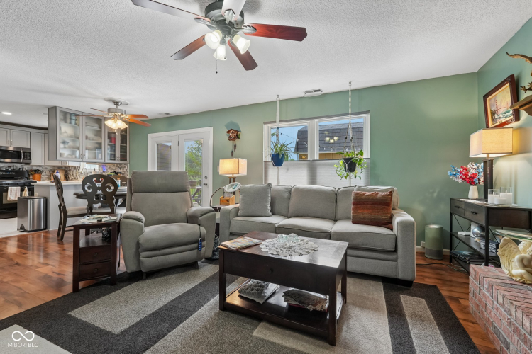 Listing Image 5