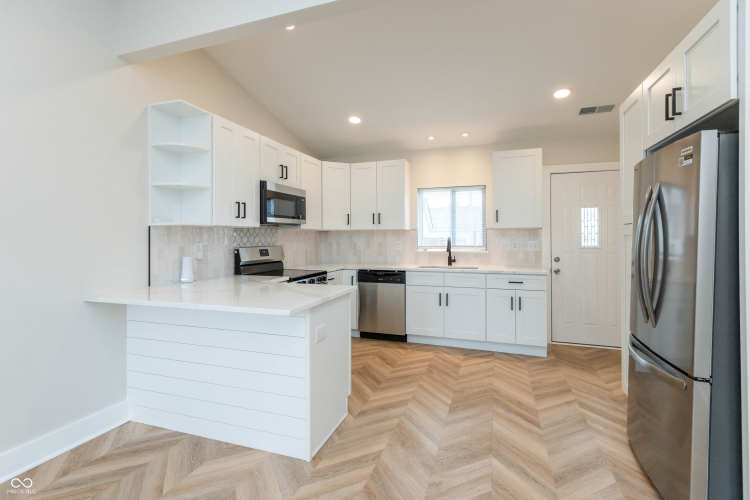 Listing Image 9