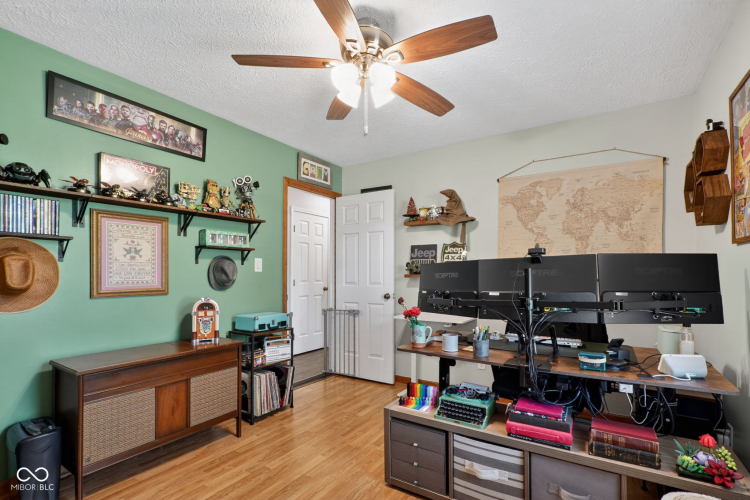 Listing Image 25