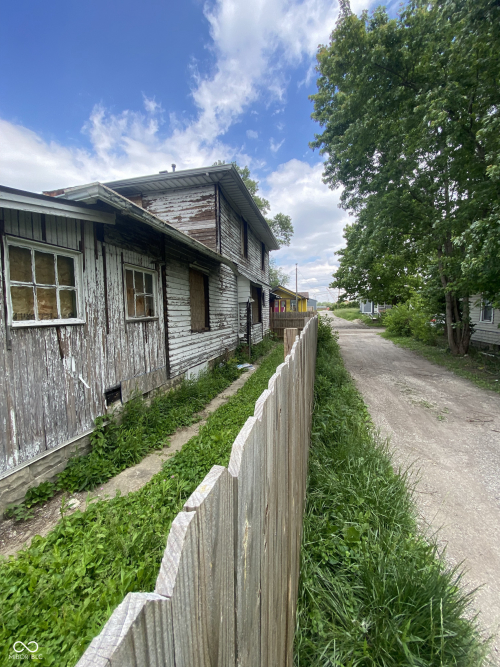 Listing Image 4