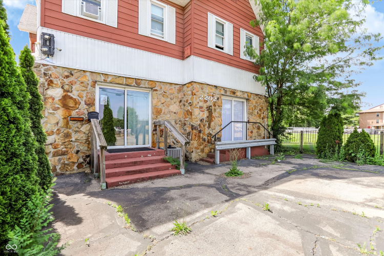 Listing Image 3