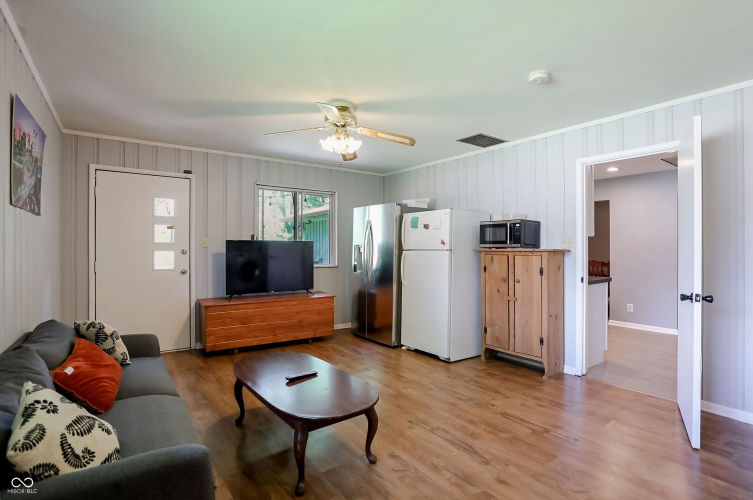 Listing Image 18