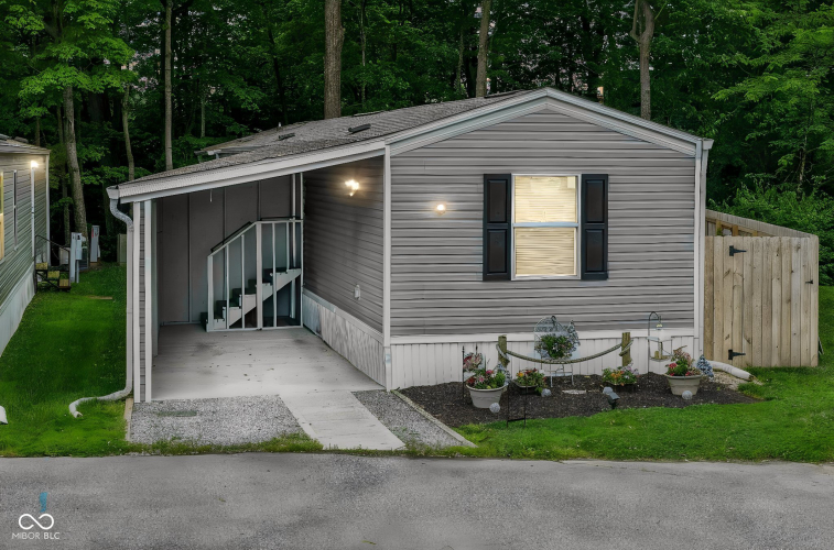 Listing Image 6
