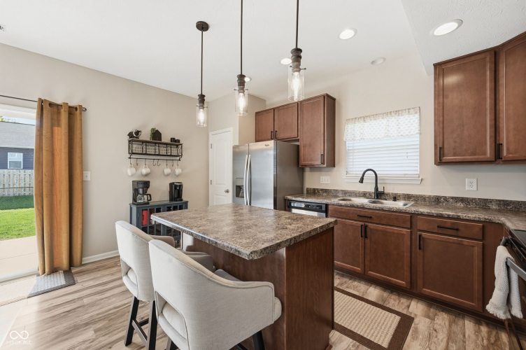 Listing Image 15