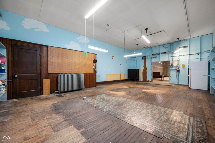 Listing Image 9