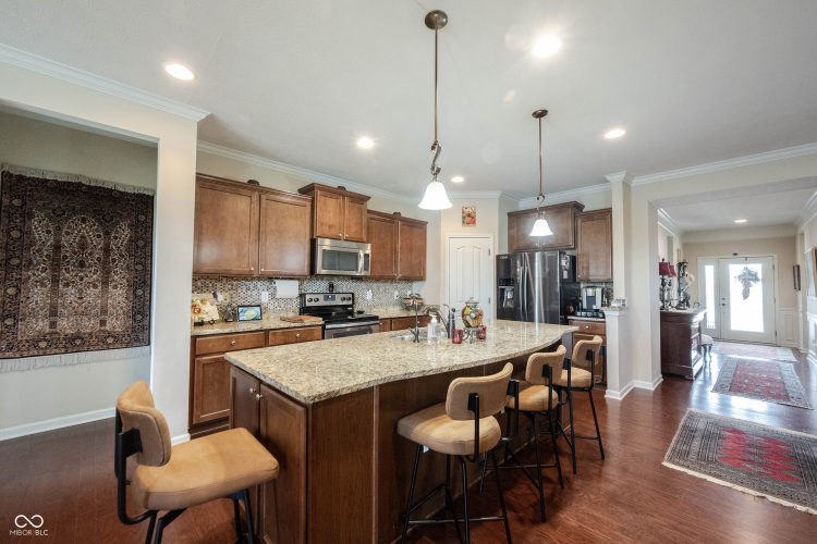 Listing Image 10