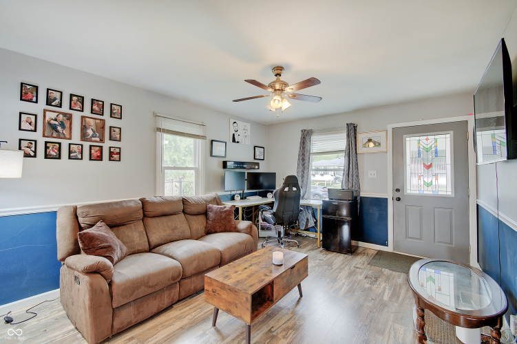 Listing Image 5