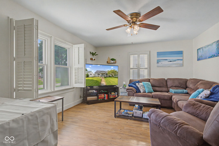 Listing Image 6