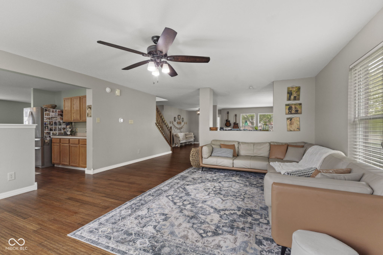 Listing Image 12