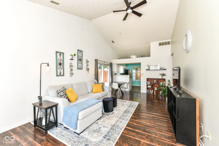 Listing Image 22