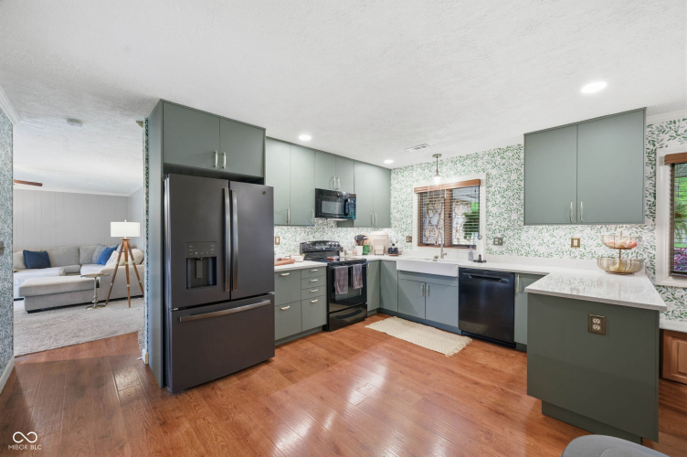 Listing Image 8