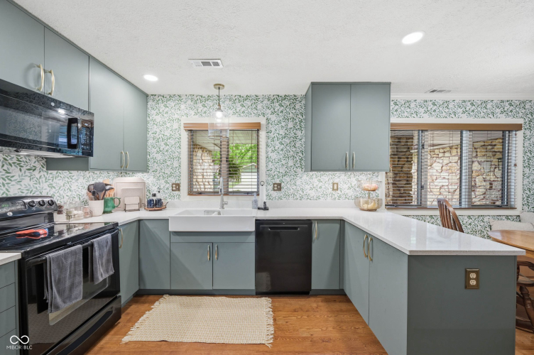 Listing Image 9