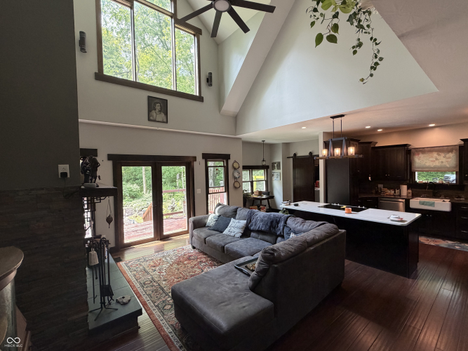 Listing Image 8