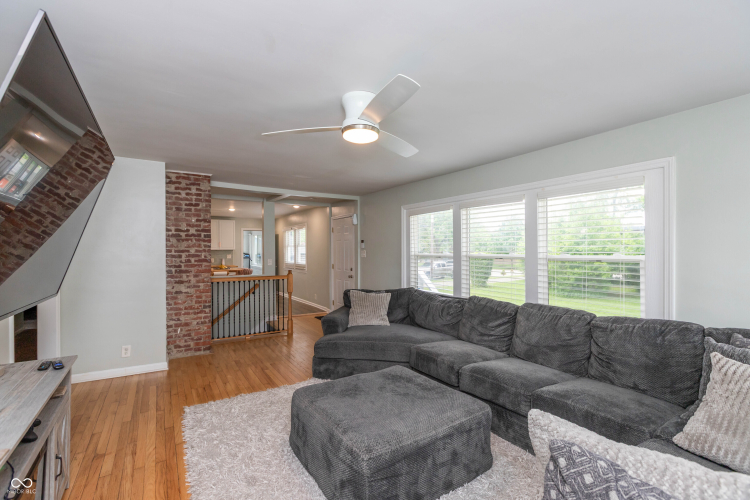 Listing Image 6