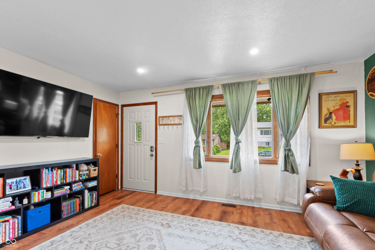 Listing Image 5