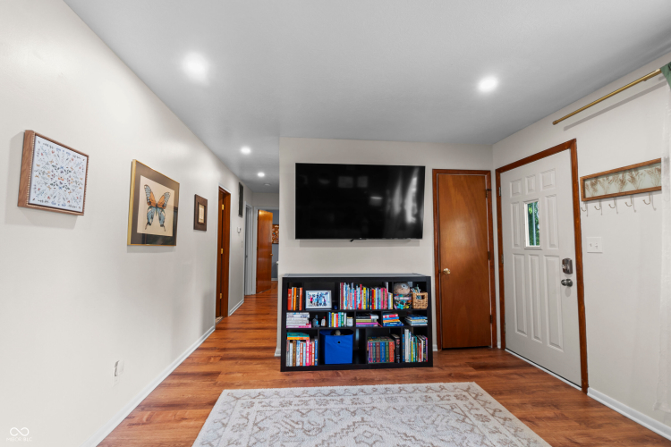 Listing Image 6