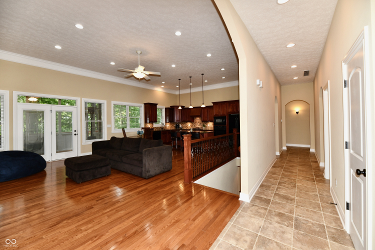 Listing Image 16