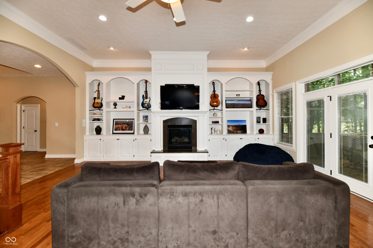 Listing Image 8