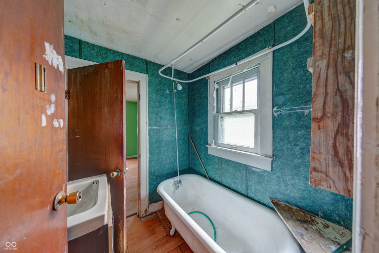Listing Image 7