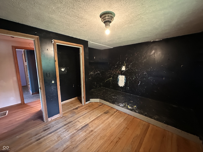 Listing Image 49