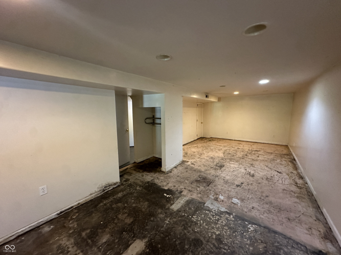 Listing Image 64