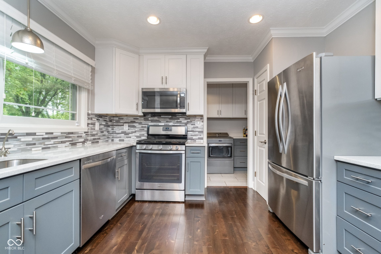 Listing Image 11