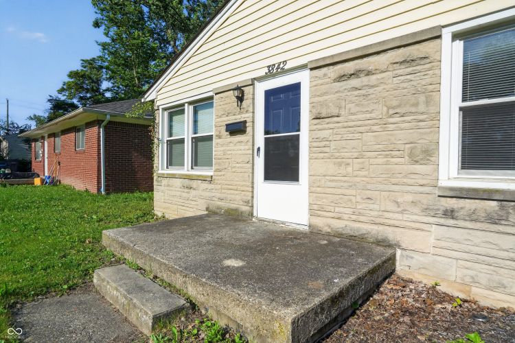 Listing Image 3