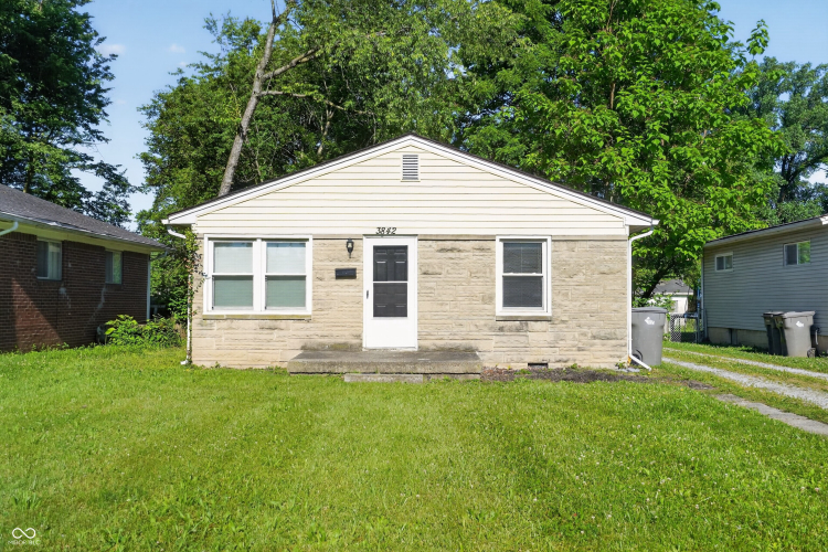 Listing Image 4