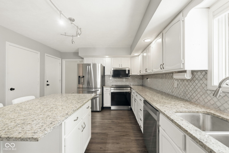 Listing Image 12