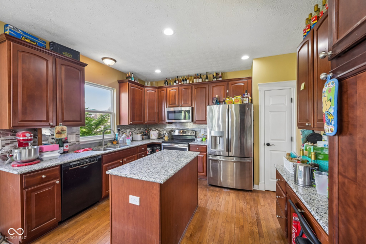 Listing Image 11
