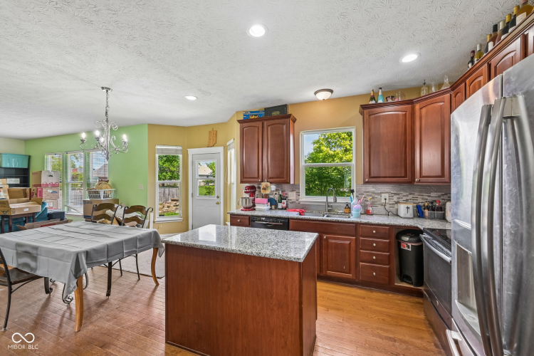 Listing Image 13