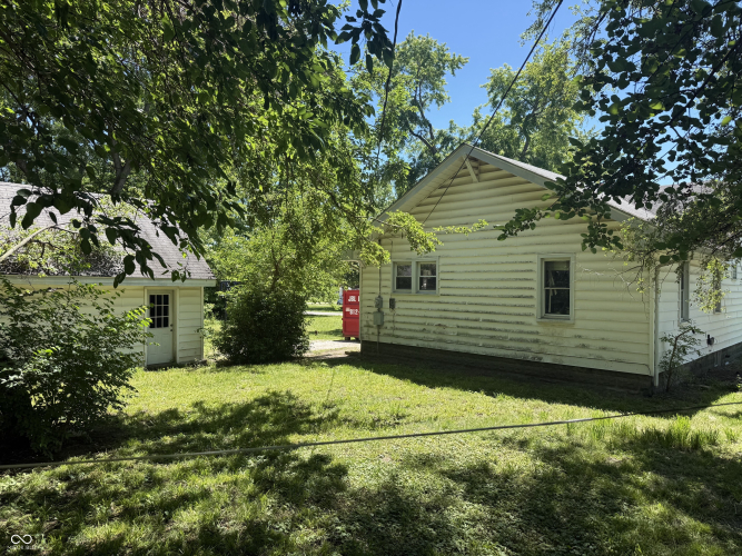 Listing Image 4