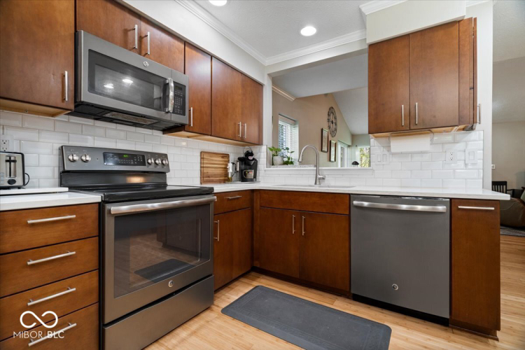 Listing Image 12