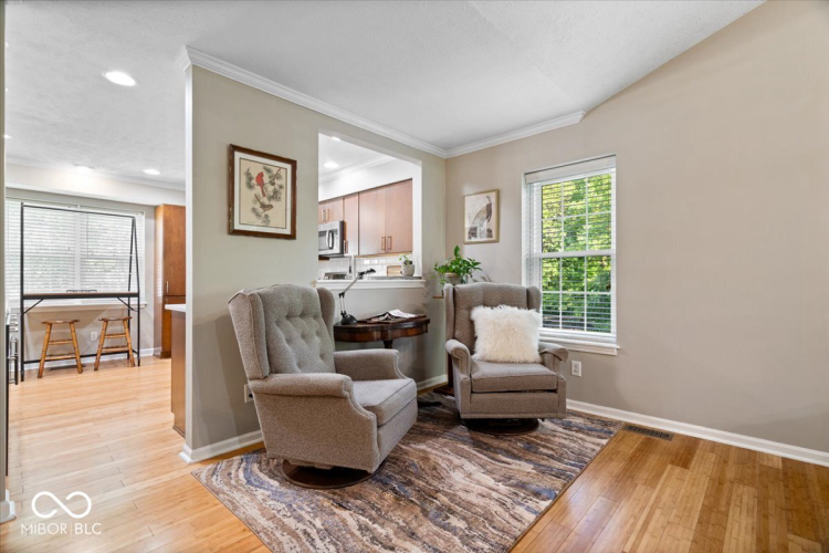 Listing Image 8