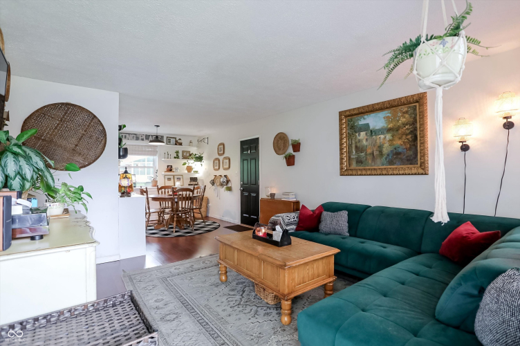 Listing Image 3