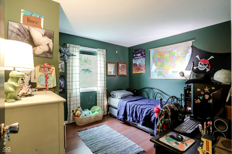 Listing Image 10