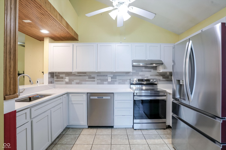 Listing Image 12