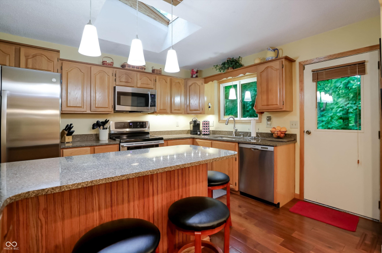 Listing Image 19