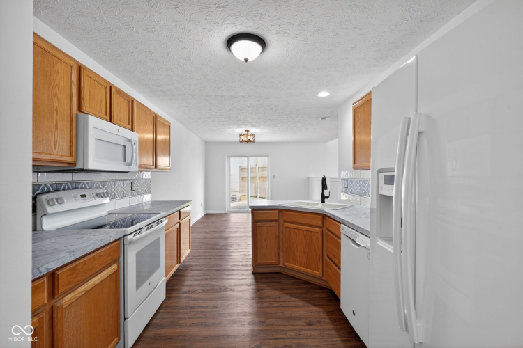 Listing Image 19